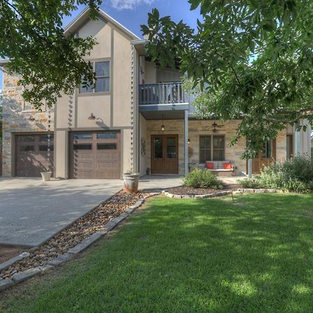 Luxury Craftsman Home With Hot Tub And Firepit - 1Blk To Main Fredericksburg Exterior photo