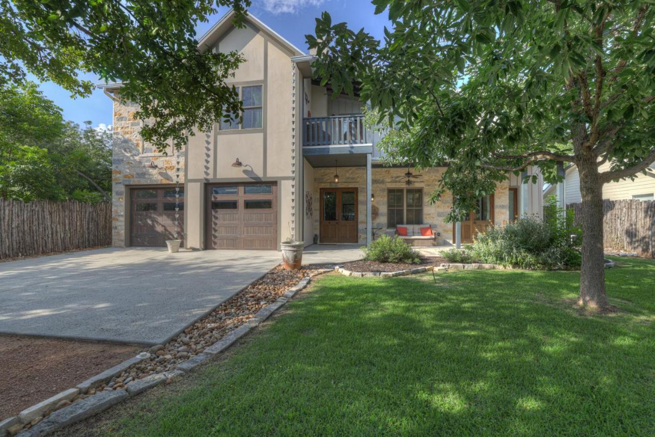 Luxury Craftsman Home With Hot Tub And Firepit - 1Blk To Main Fredericksburg Exterior photo