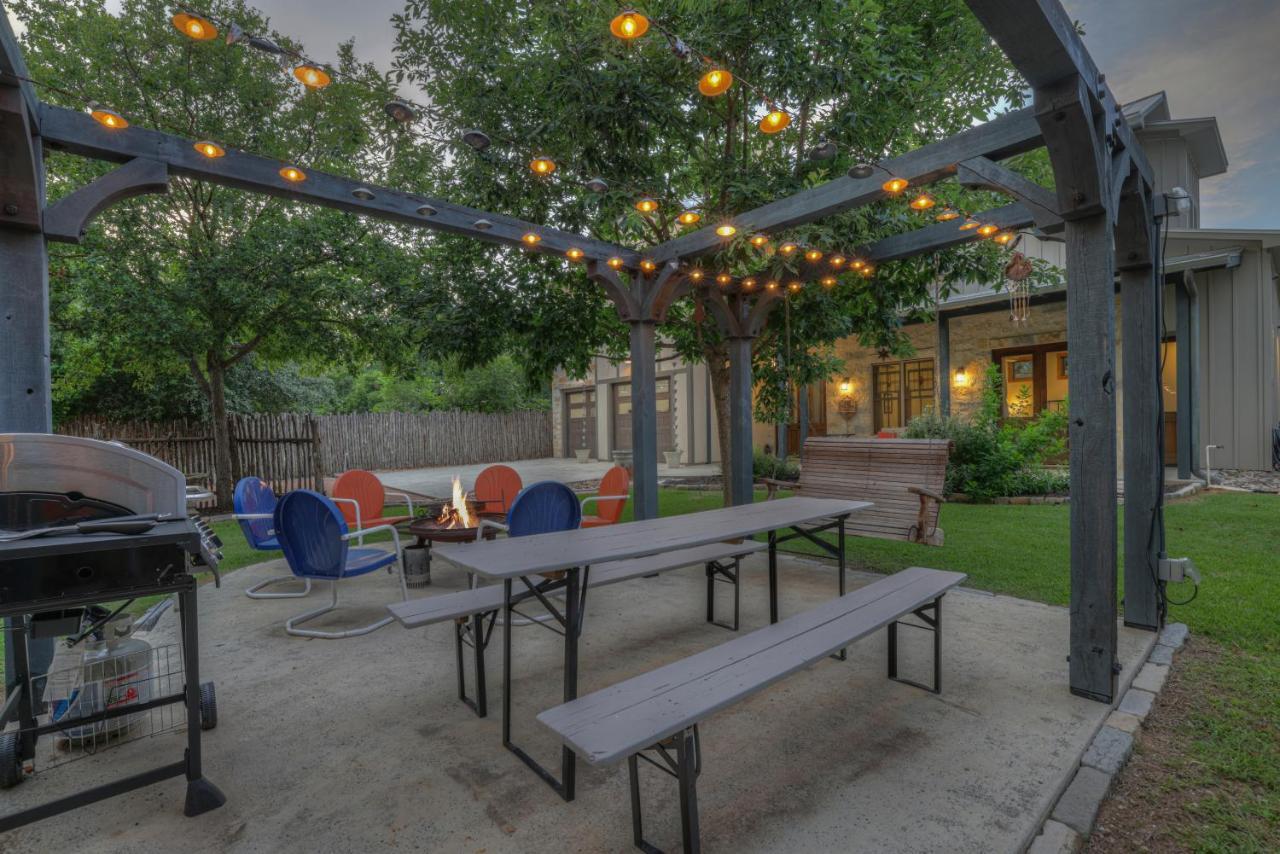 Luxury Craftsman Home With Hot Tub And Firepit - 1Blk To Main Fredericksburg Exterior photo