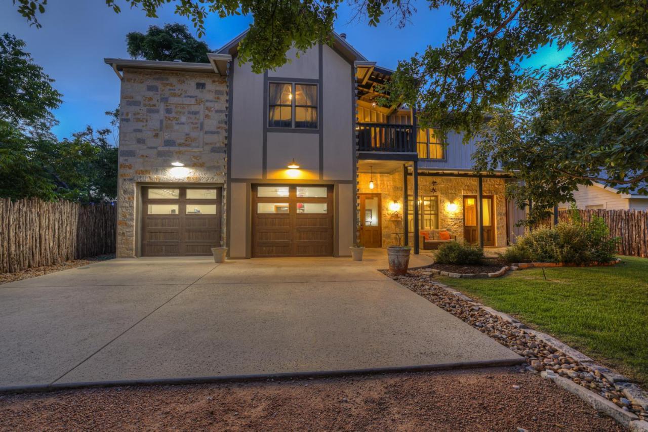 Luxury Craftsman Home With Hot Tub And Firepit - 1Blk To Main Fredericksburg Exterior photo